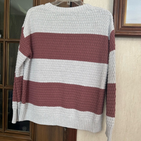 Old Navy Gray and Mauve Crew Neck Sweater - Picture 3 of 4